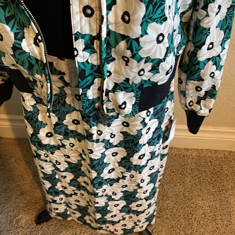 Chic Athletic skirt suit - Picture 3 of 4